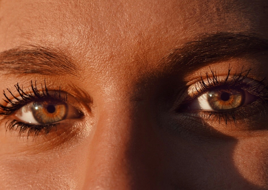 can-lash-serums-change-the-colour-of-your-eyelids